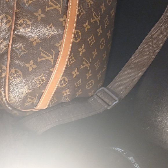 AUTHENTIC LOUIS VUITTON MONOGRAM DOUBLE COMARTMENT TRAVEL BAG. - Picture 11 of 16